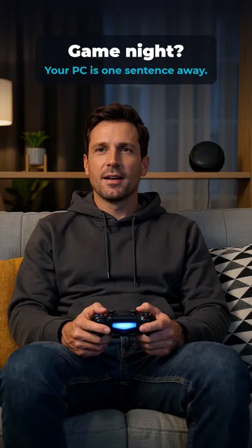 Un jeune homme manette en main allume son PC de jeu à la voix
